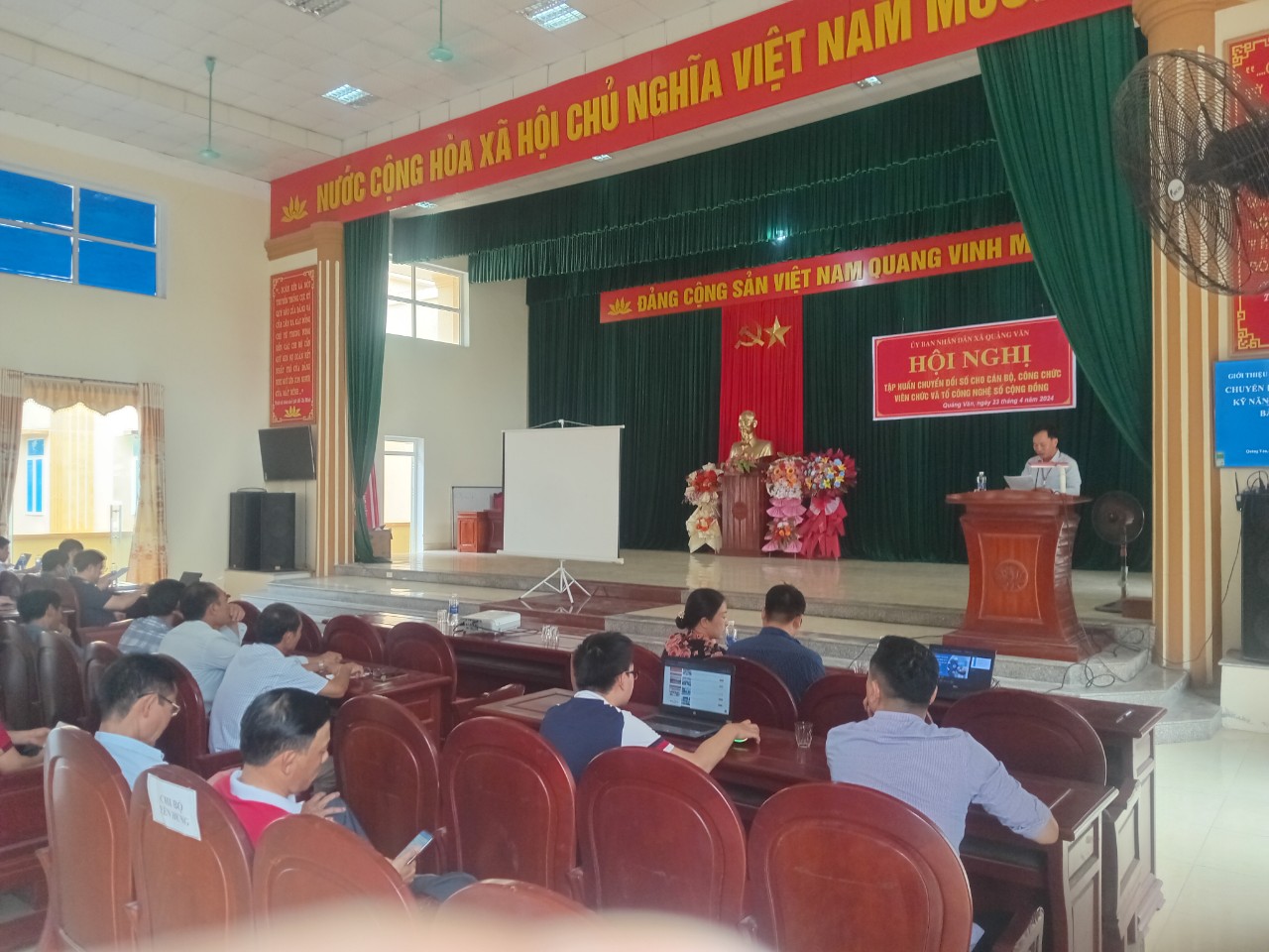         Khai mạc lớp tập huấn chuyển đổi số, kỹ năng số trên địa bàn xã Quảng Văn năm 2024